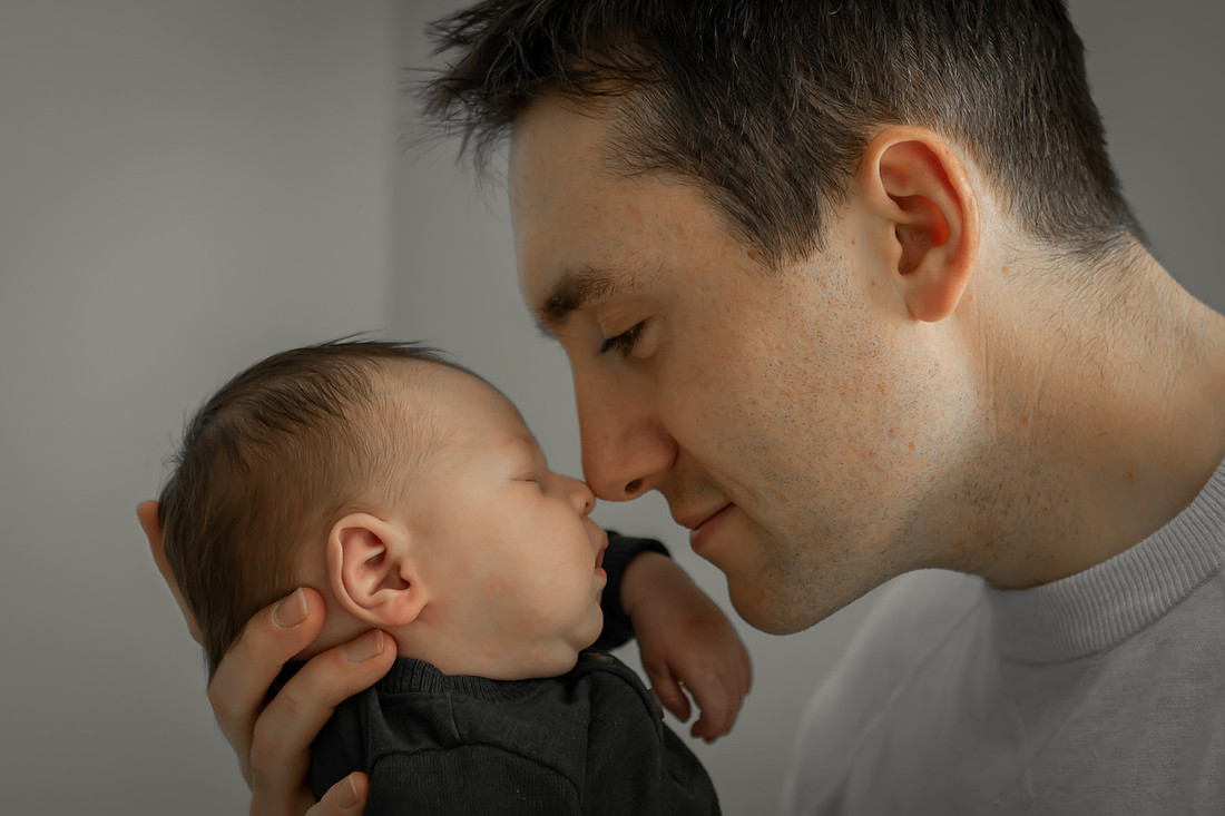 Lifestyle Newborn Photography in Home Session