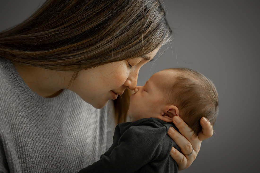 Lifestyle Newborn Photography in Home Session