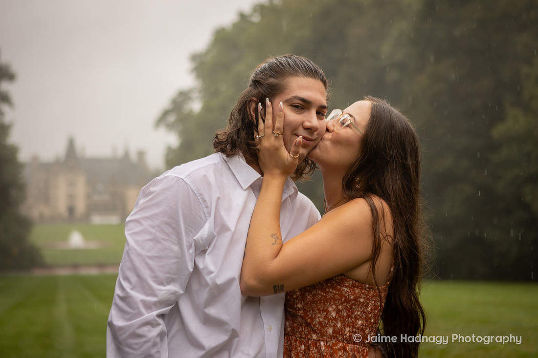 Kissing in the rain at Biltmore Estate