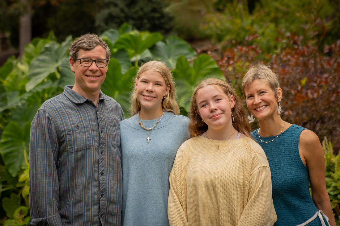 Family Photoshoot at Rock Quarry Garden in Greenville SC | Photographer
