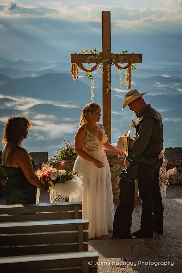Wedding Pictures at Pretty Place | WNC Photographer and Upstate SC