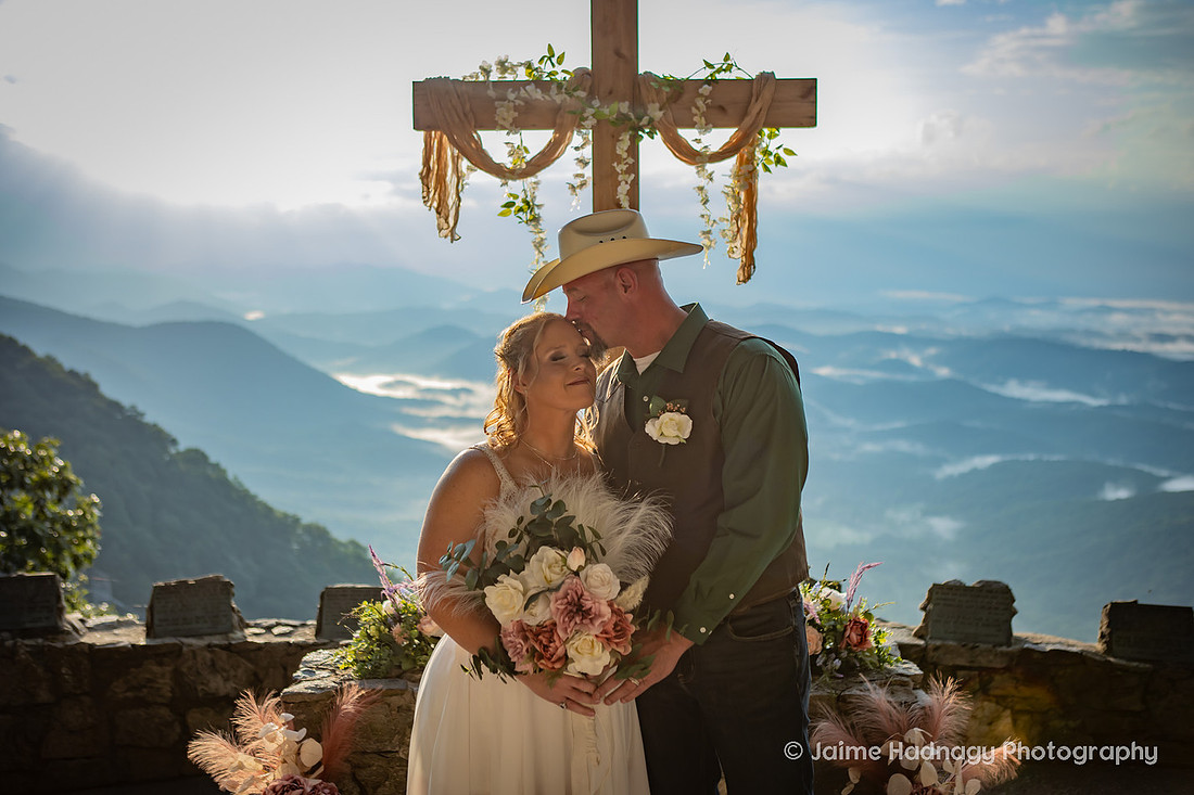 Wedding Pictures at Pretty Place | WNC Photographer and Upstate SC