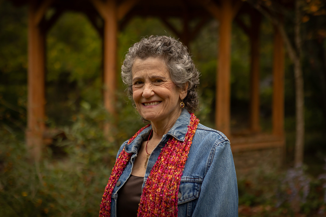 Fun Family Photos with Adult Children in Asheville Botanical Gardens