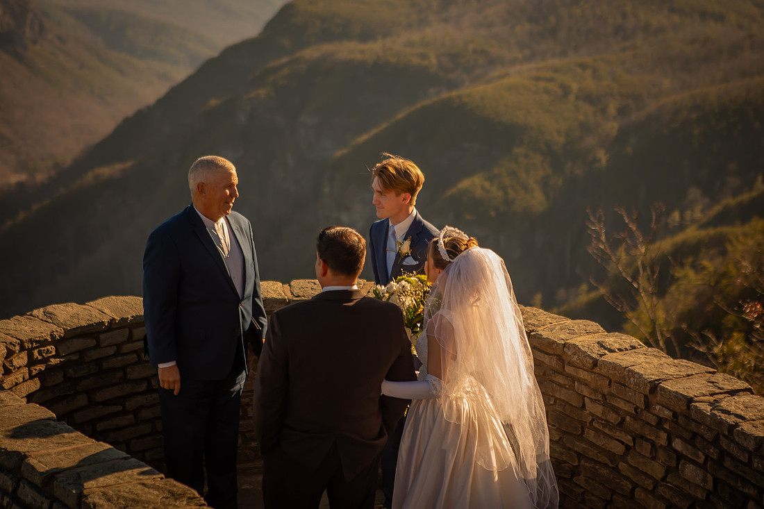 Beautiful Mountain Adventure Elopement Ceremony at Wiseman's View