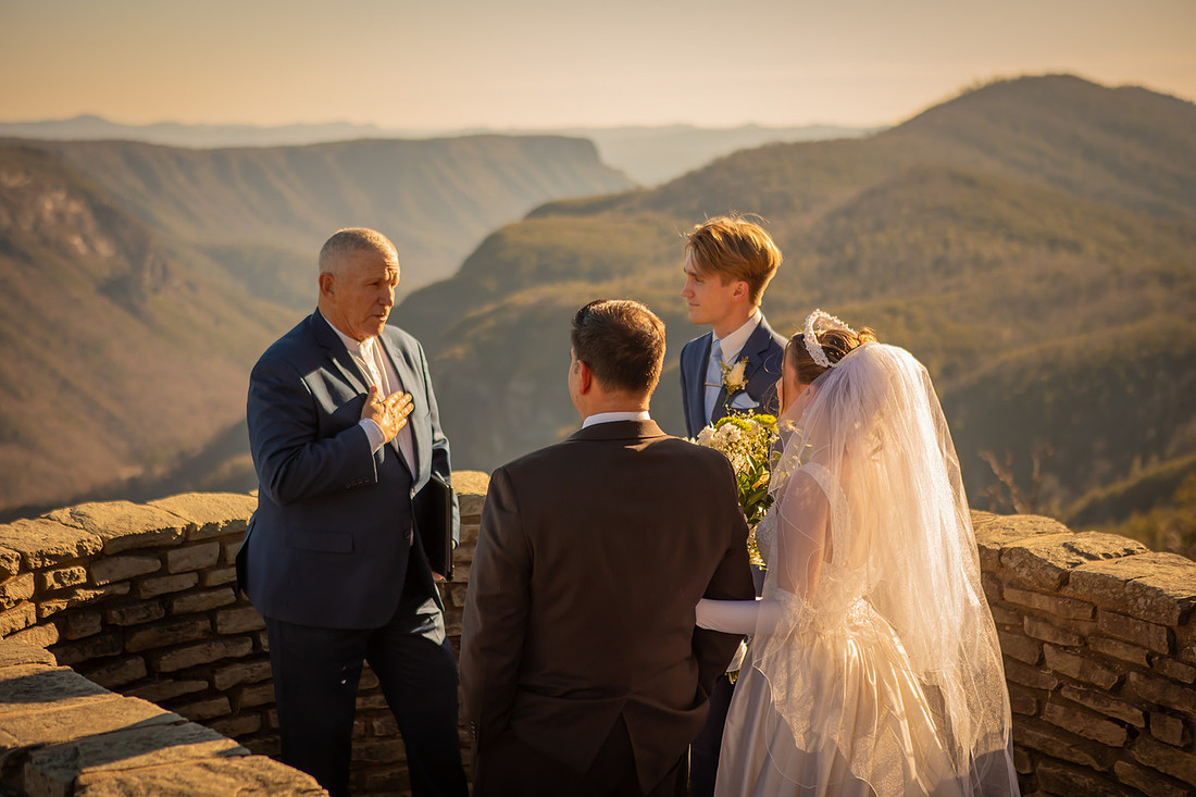 Beautiful Mountain Adventure Elopement Ceremony at Wiseman's View