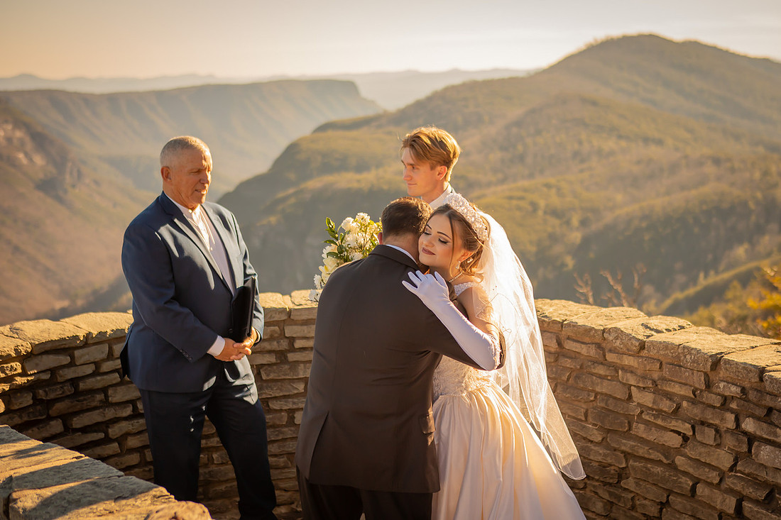 Beautiful Mountain Adventure Elopement Ceremony at Wiseman's View