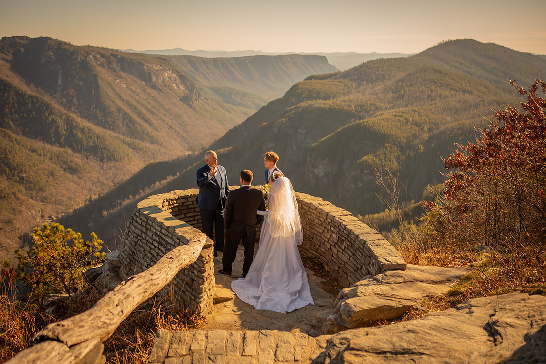 Beautiful Mountain Adventure Elopement Ceremony at Wiseman's View