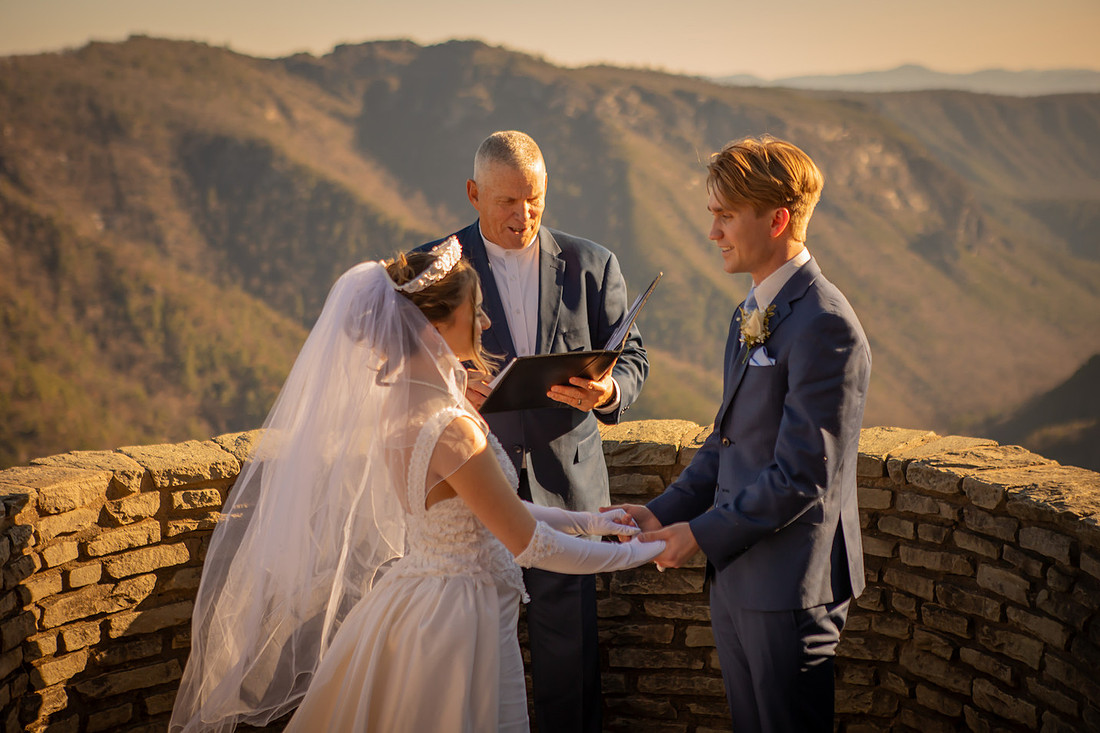 Beautiful Mountain Adventure Elopement Ceremony at Wiseman's View