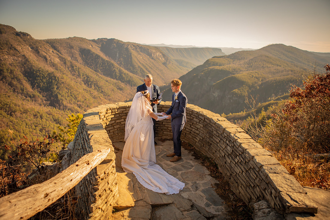 Beautiful Mountain Adventure Elopement Ceremony at Wiseman's View