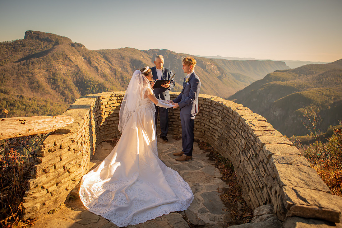Beautiful Mountain Adventure Elopement Ceremony at Wiseman's View