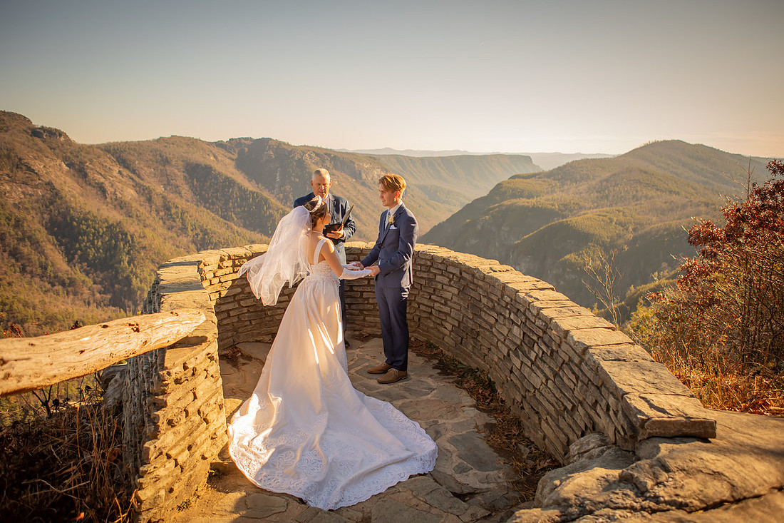Beautiful Mountain Adventure Elopement Ceremony at Wiseman's View