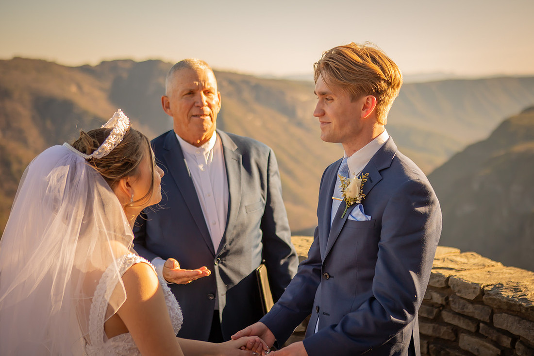 Wiseman'sView Elopement in the Fall | Adventure Wedding Photographer