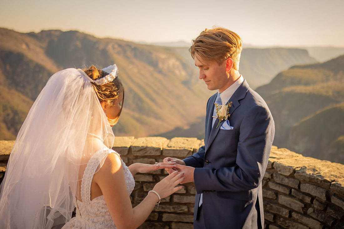 Wiseman'sView Elopement in the Fall | Adventure Wedding Photographer