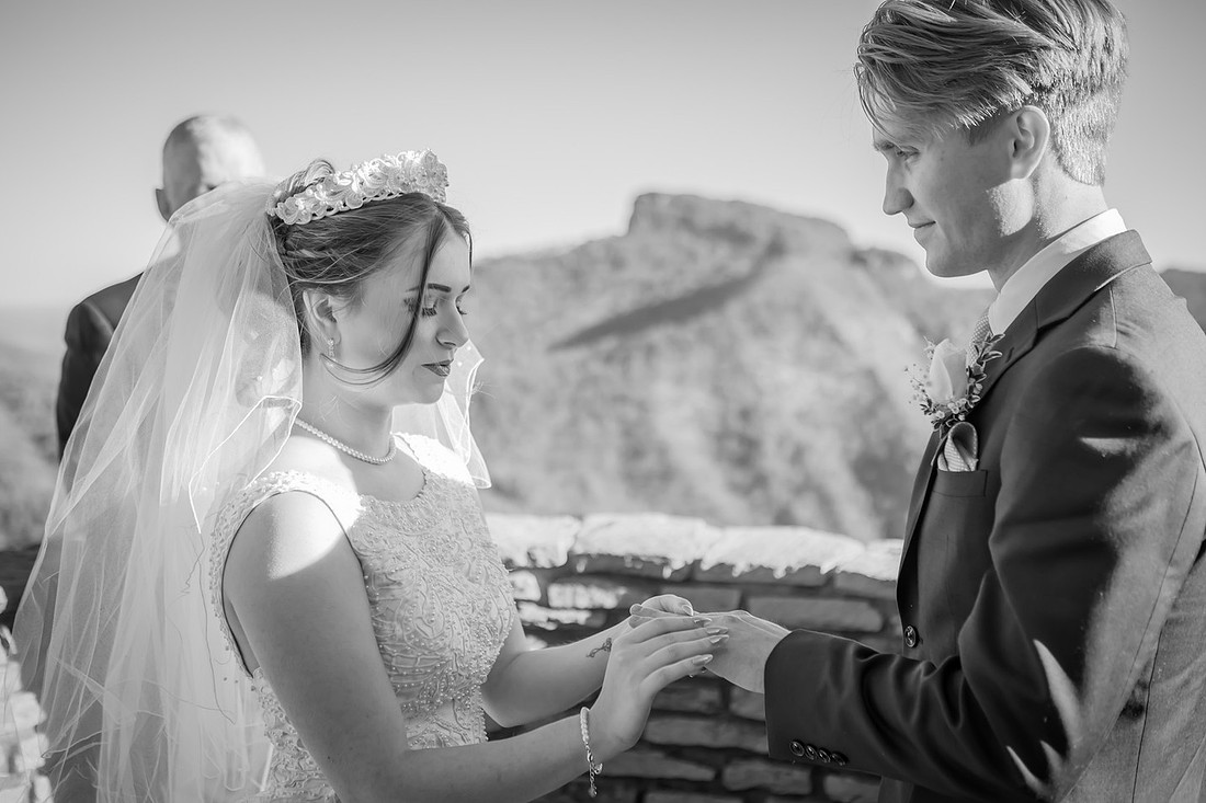 Wiseman'sView Elopement in the Fall | Adventure Wedding Photographer