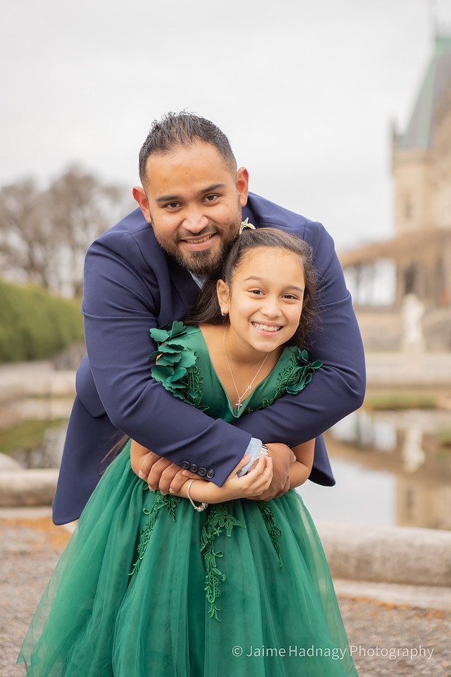 Fun Family Portrait Session at Biltmore Estate | Christmas Photos