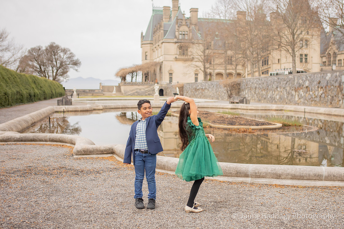 Winter Family Portraits at Biltmore Estate | Asheville Photographer