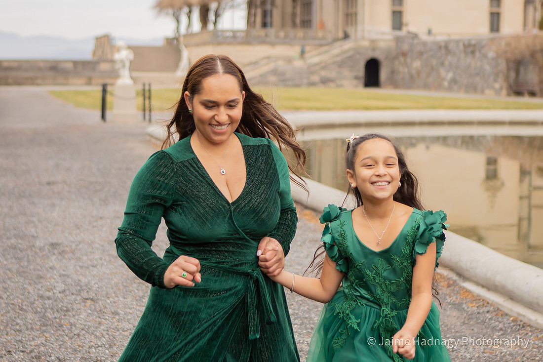 Fun Family Portrait Session at Biltmore Estate | Christmas Photos