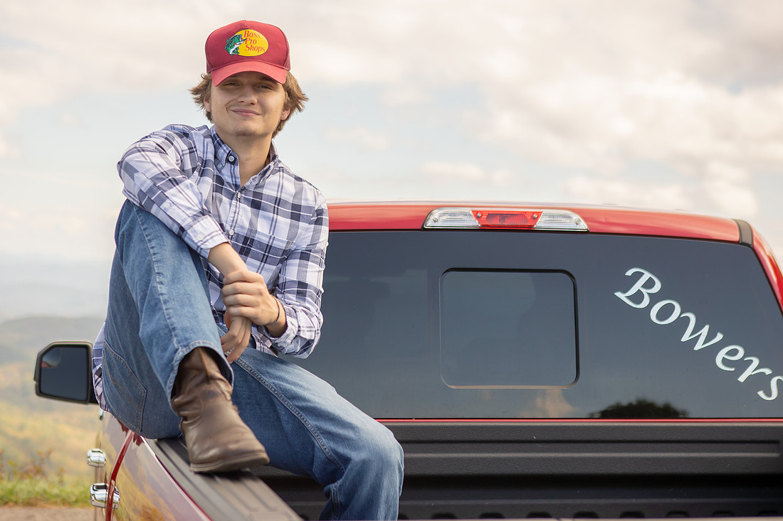 Blue Ridge Parkway Senior Pictures with Truck | Asheville Photographer