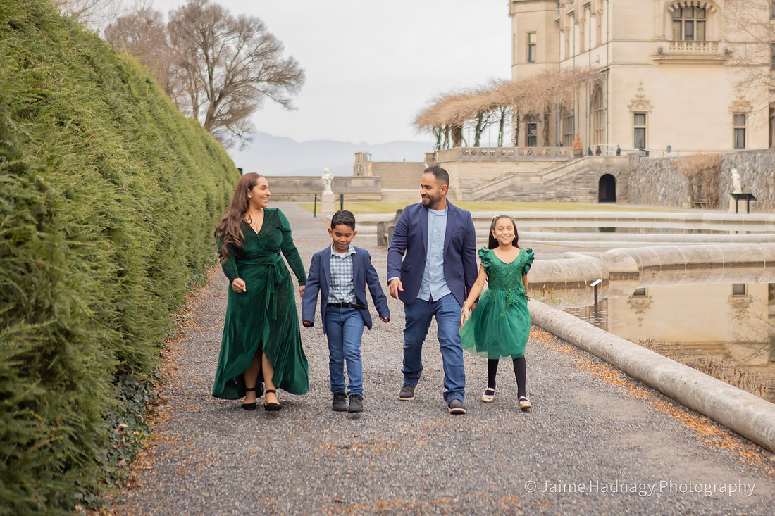 Winter Family Portraits at Biltmore Estate | Asheville Photographer