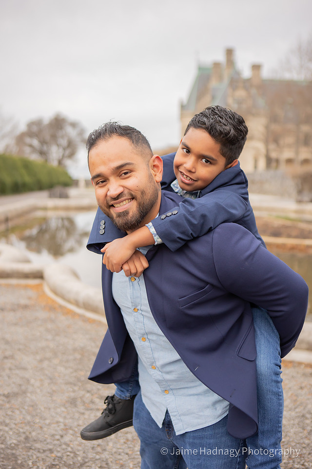 Fun Family Portrait Session at Biltmore Estate | Christmas Photos