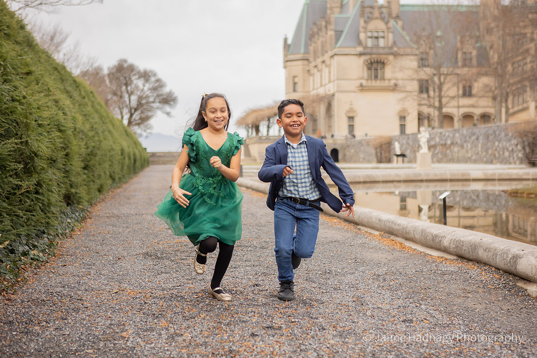 Winter Family Portraits at Biltmore Estate | Asheville Photographer