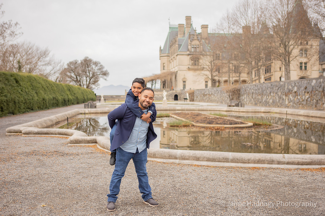 Fun Family Portrait Session at Biltmore Estate | Christmas Photos