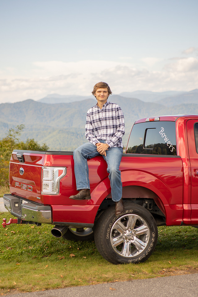 Blue Ridge Parkway Senior Pictures with Truck | Asheville Photographer