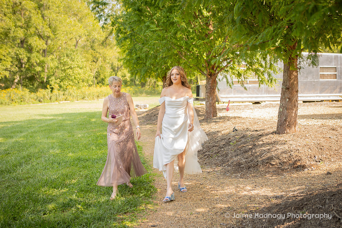 Getting Ready Wedding Photos at JuneBug Retro Resort in Asheville