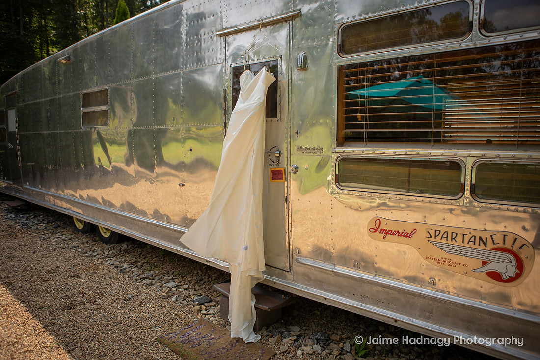 Getting Ready Wedding Photos at JuneBug Retro Resort in Asheville