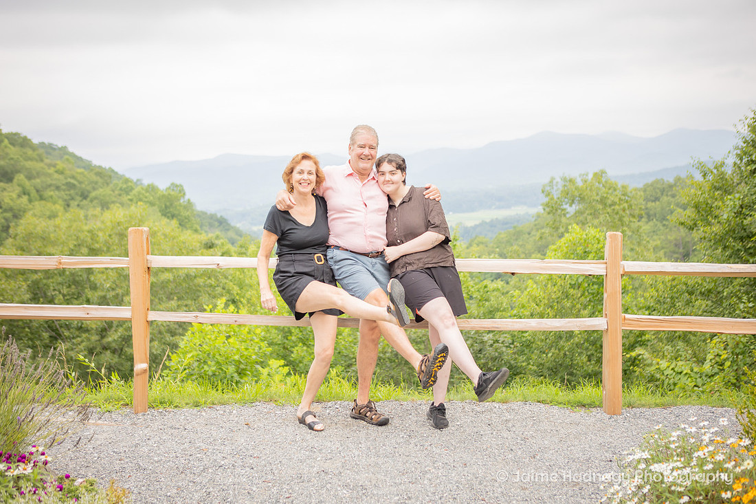 Asheville Family Photographer | Vacation Family Reunion Photos in the mountains