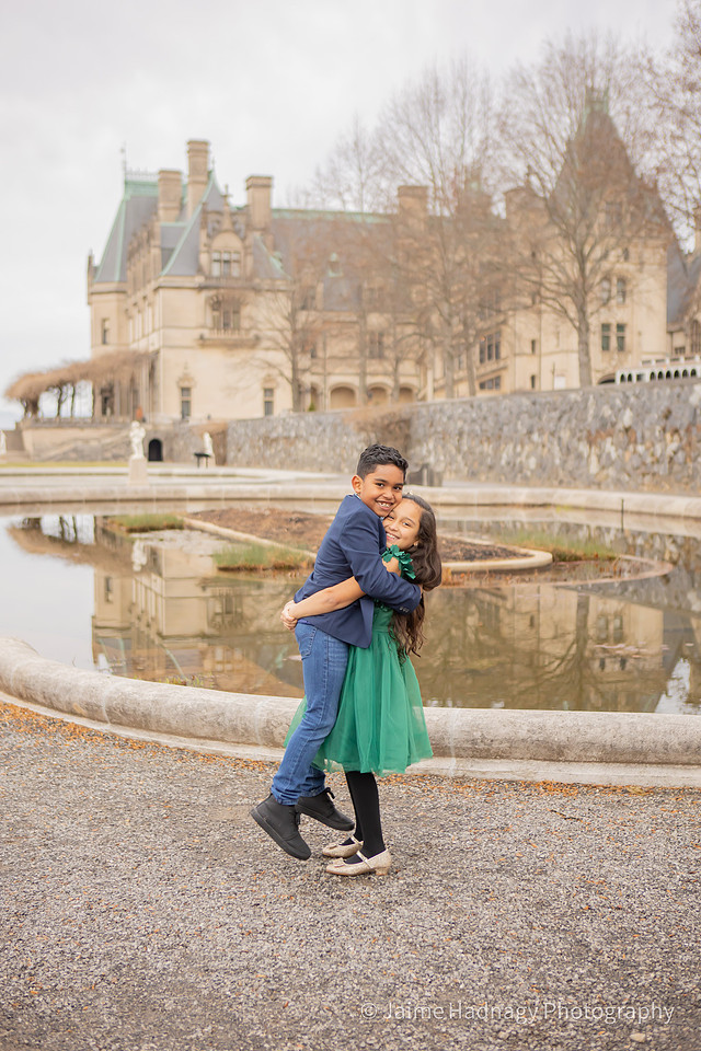 Winter Family Portraits at Biltmore Estate | Asheville Photographer