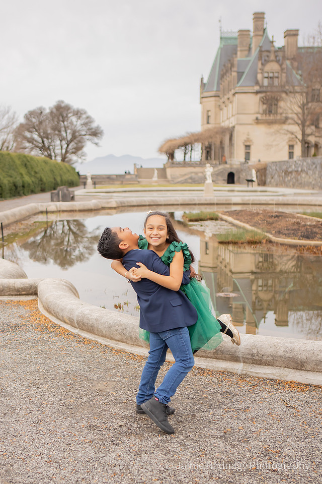 Winter Family Portraits at Biltmore Estate | Asheville Photographer