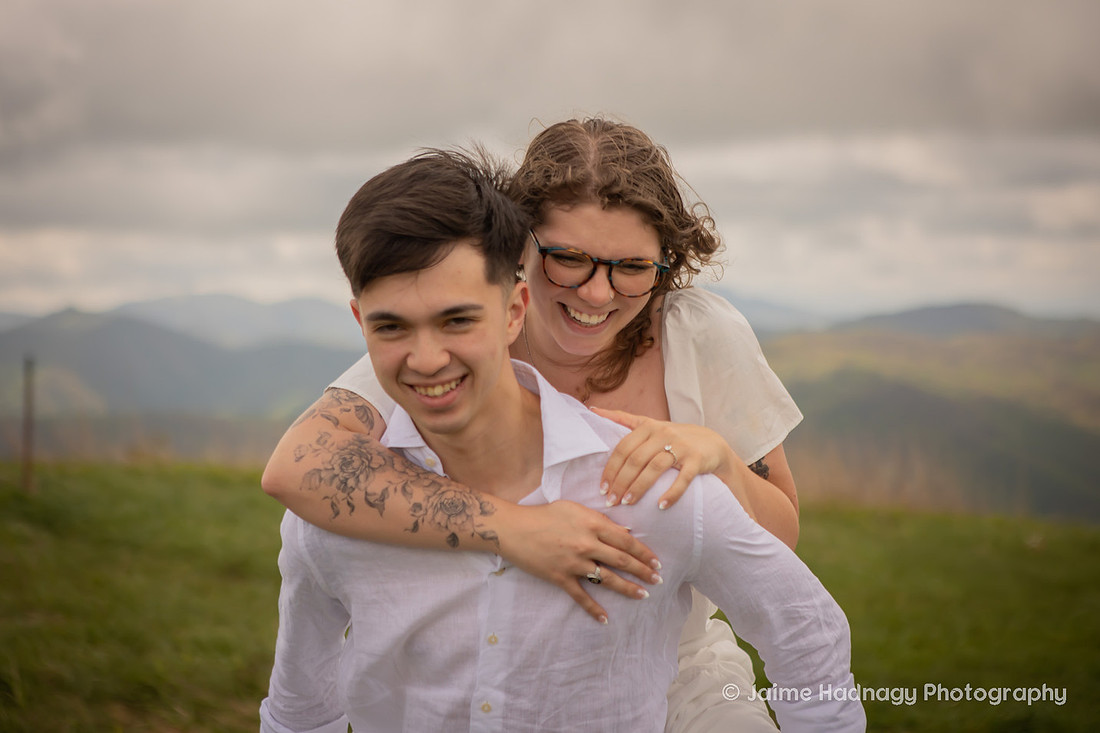 COuples Photos in the mountains of NC | Asheville Engagement Photographer