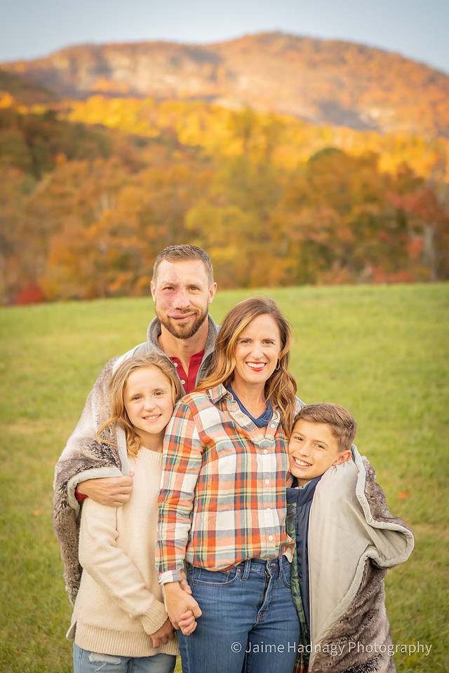 Cute Outdoor Family Photo Session at Lake Lure | NC Photographer