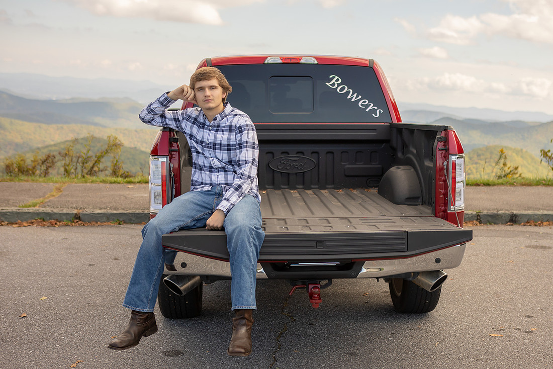 Blue Ridge Parkway Senior Pictures with Truck | Asheville Photographer