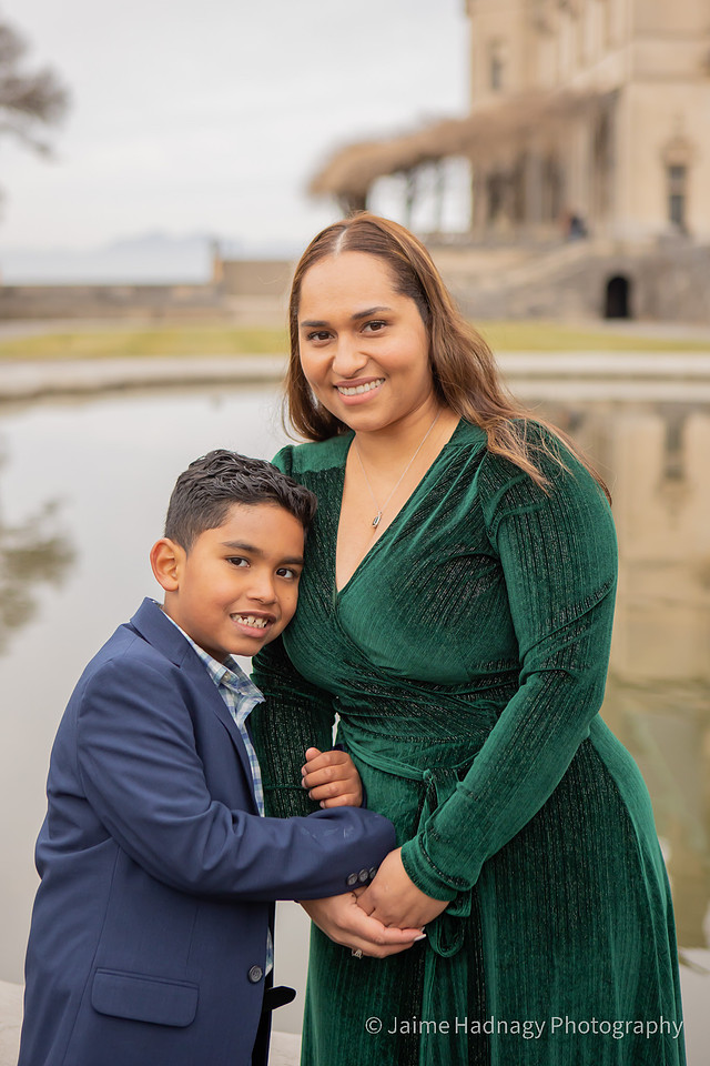 Fun Family Portrait Session at Biltmore Estate | Christmas Photos