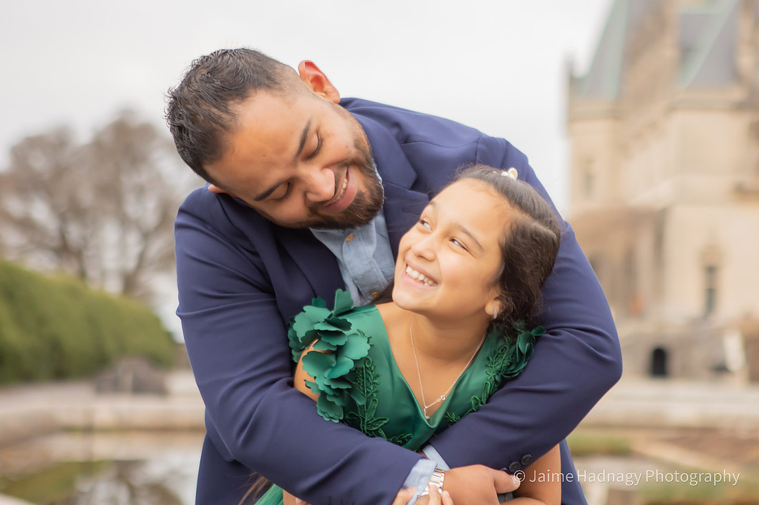 Fun Family Portrait Session at Biltmore Estate | Christmas Photos