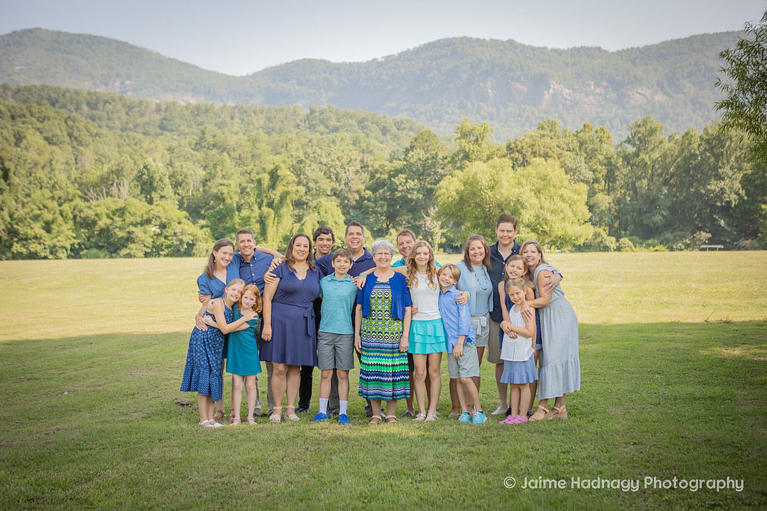 Outdoor Extended Family Portrait in the Mountains