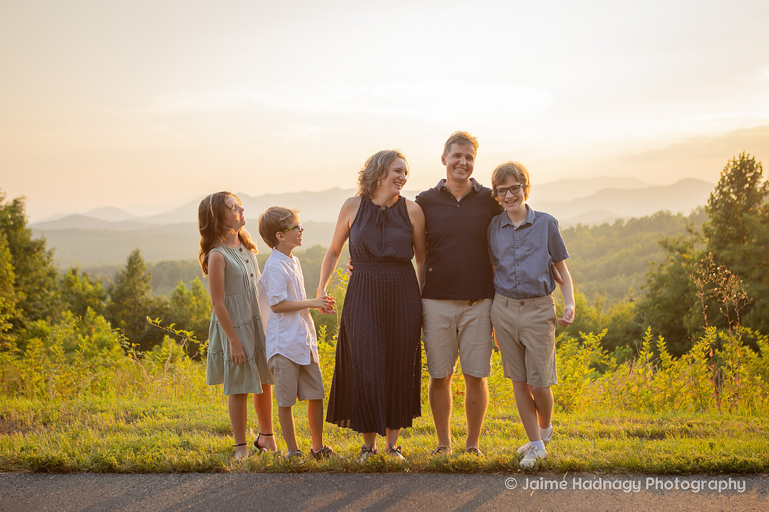 Extended Family Reunion Photos in the Mountains | Asheviile Family Photographer