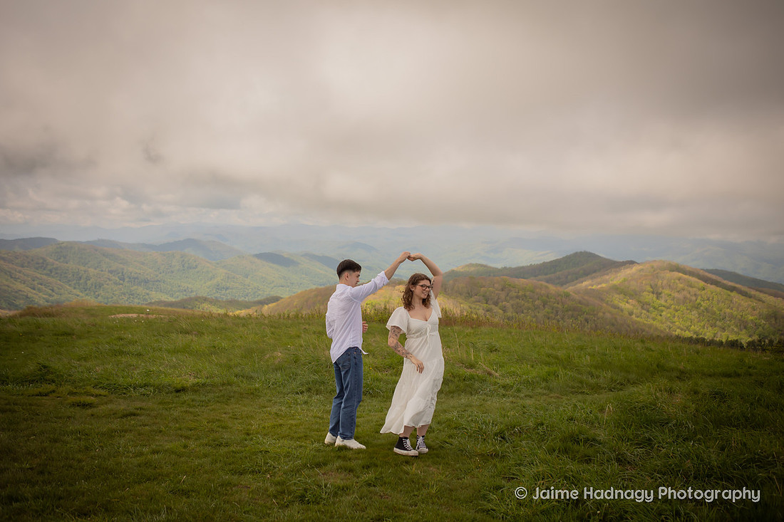 COuples Photos in the mountains of NC | Asheville Engagement Photographer