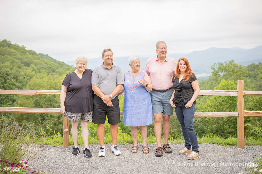 Asheville Family Photographer | Vacation Family Reunion Photos in the mountains