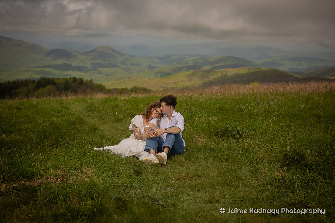 COuples Photos in the mountains of NC | Asheville Engagement Photographer