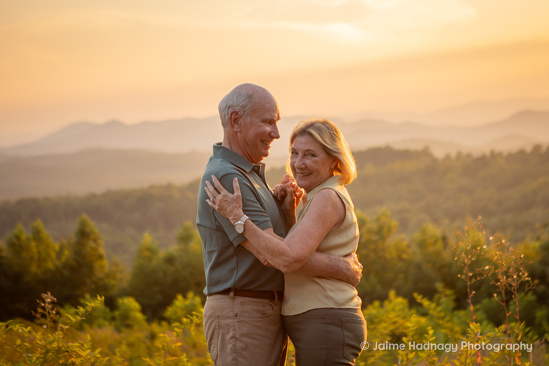 Extended Family Reunion Photos in the Mountains | Asheviile Family Photographer