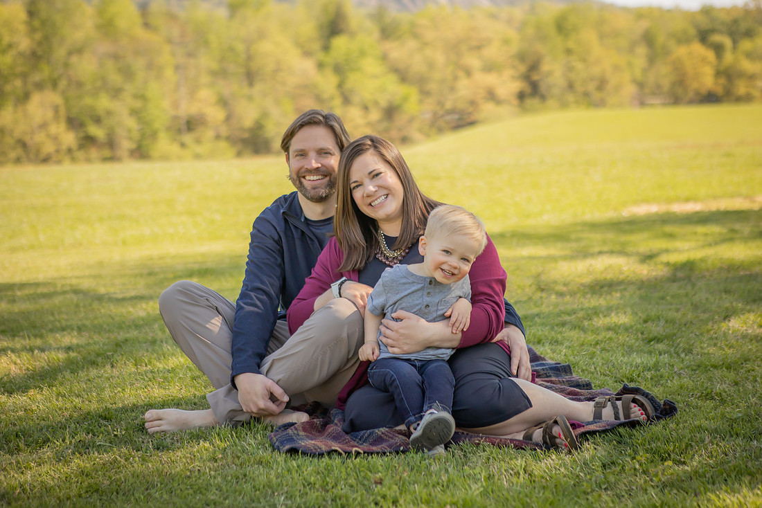 Outdoor Family Photos at Lake Lure NC | Black Mountain Photographer