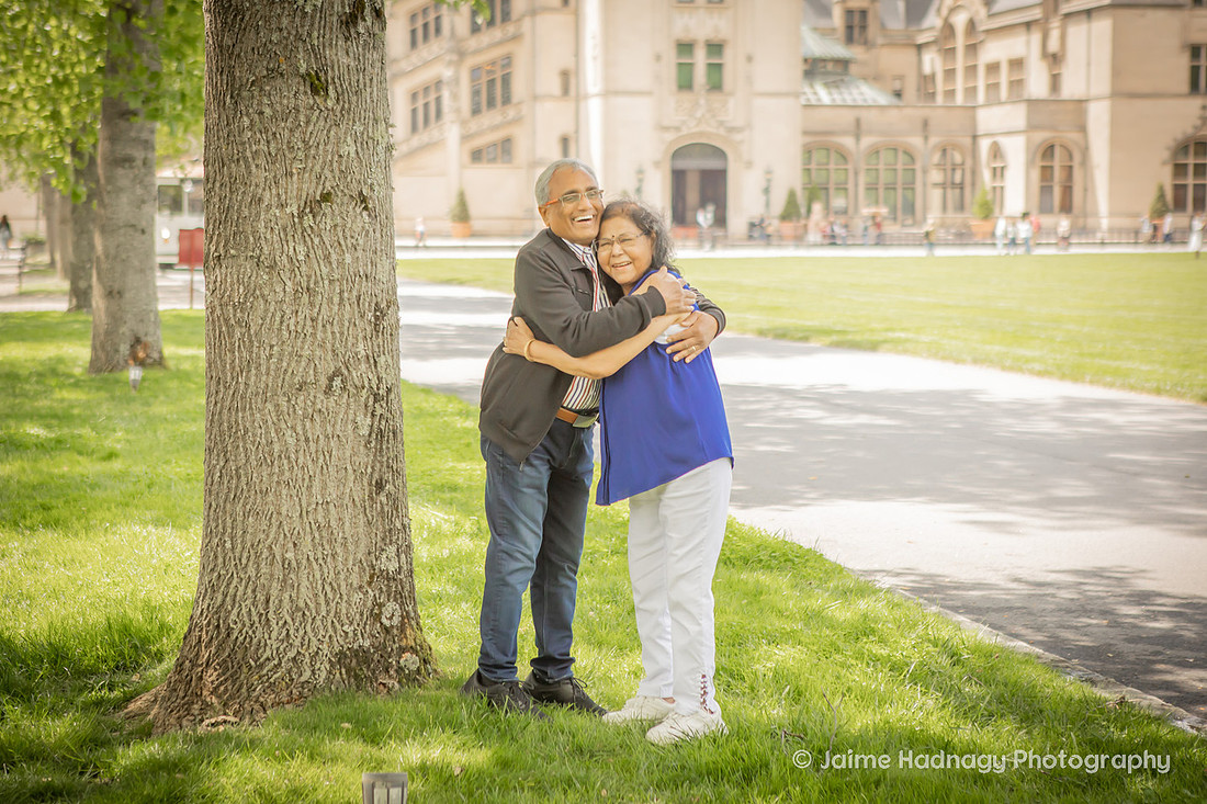 Springtime Anniversary Photos at The Biltmore | Asheville Couples Photographer