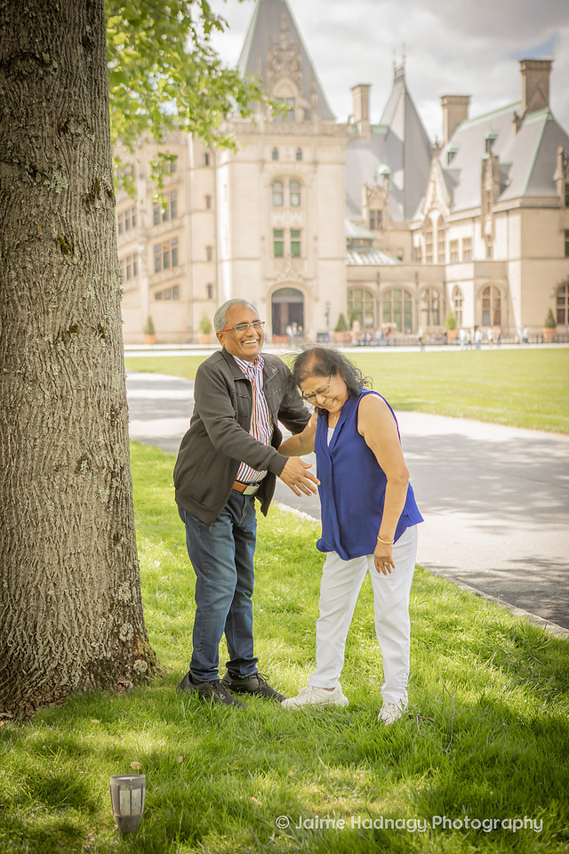 Springtime Anniversary Photos at The Biltmore | Asheville Couples Photographer