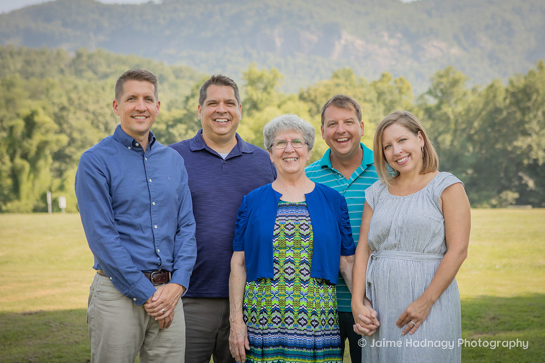 Extended Family Photos at Morse Park in Lake Lure | Asheville Photographer