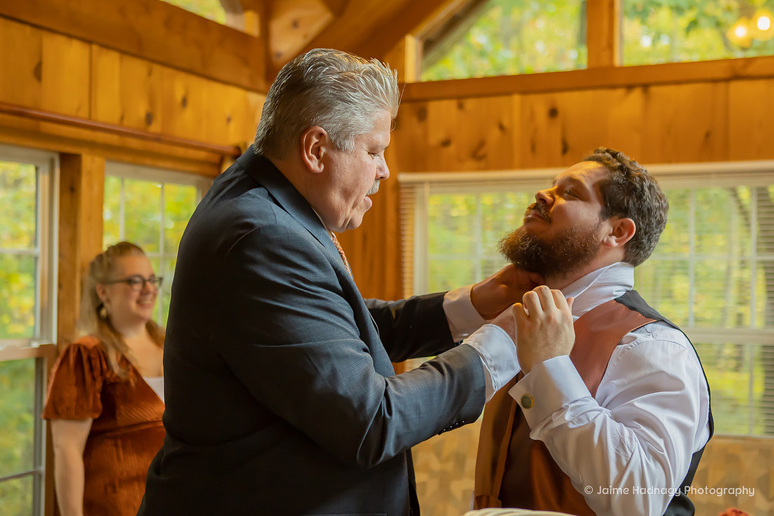 Getting ready wedding photos | Asheville Photographer