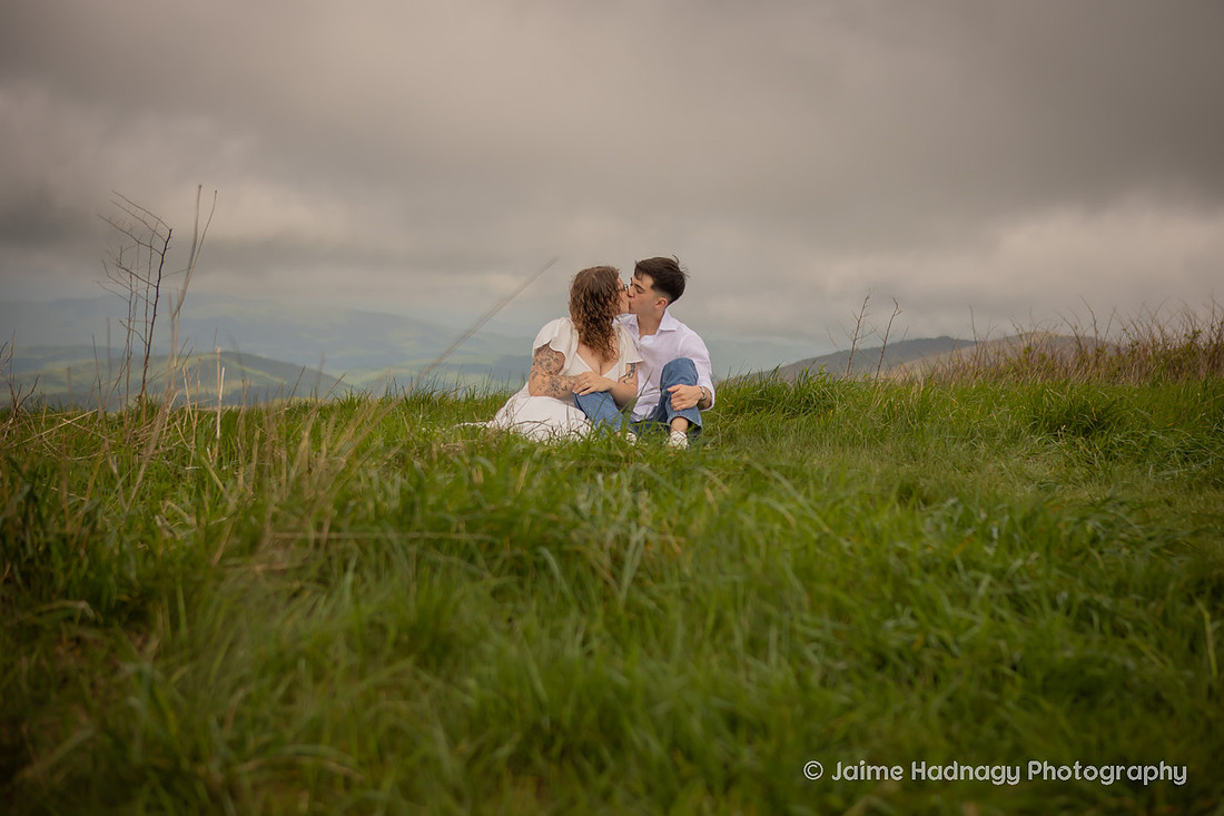 COuples Photos in the mountains of NC | Asheville Engagement Photographer