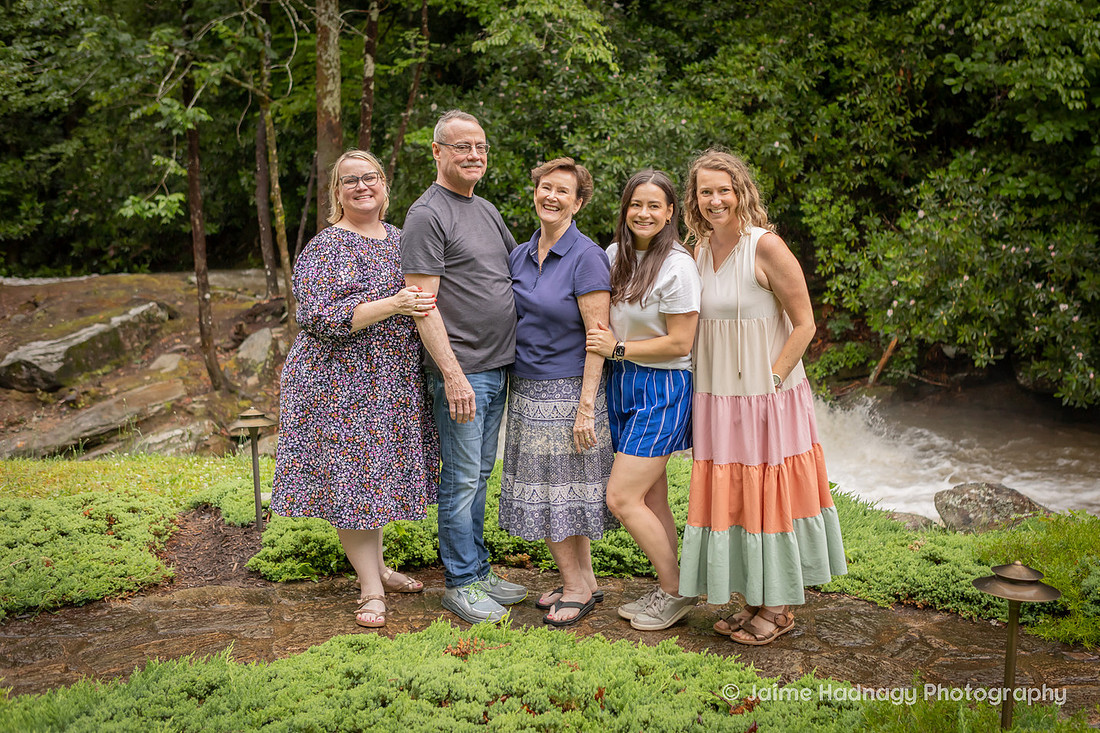 Relaxed Casual Extended Family Photography | Hendersonville NC Photographer